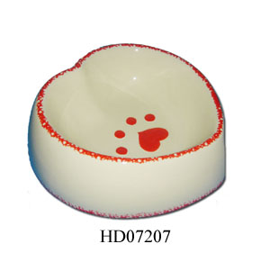 Ceramic heart shape dog feeder